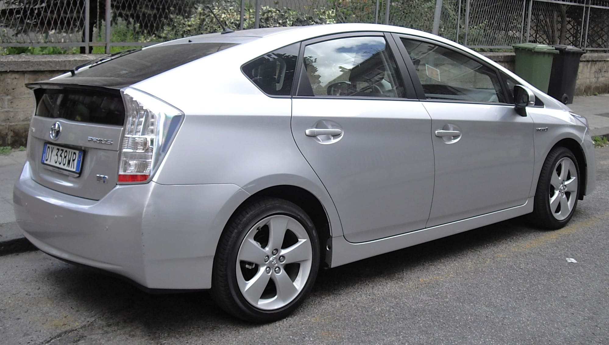 2010_Toyota_Prius_rear