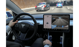 Tesla Steering wheel Evgenia Novozhenina/REUTERS